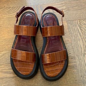 Staud Nicky sandal brown croc size 39